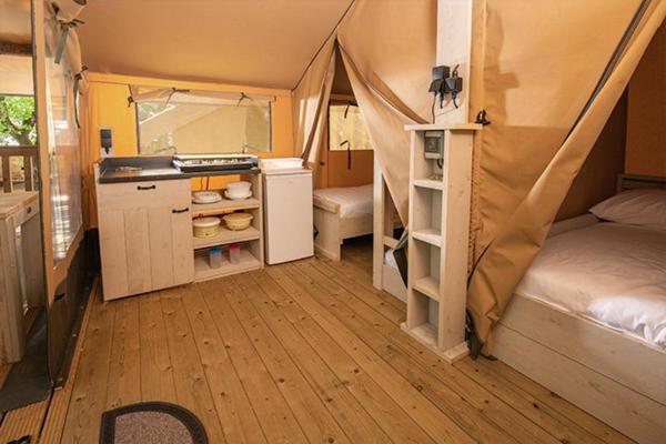 Camping Chateau De Galaure Chateauneuf-de-Galaure Екстериор снимка