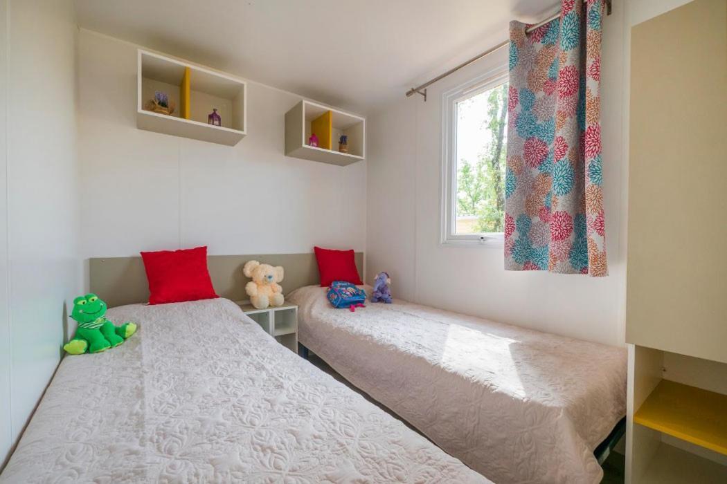 Camping Chateau De Galaure Chateauneuf-de-Galaure Екстериор снимка