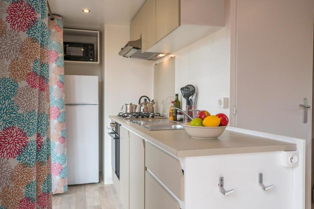 Camping Chateau De Galaure Chateauneuf-de-Galaure Екстериор снимка