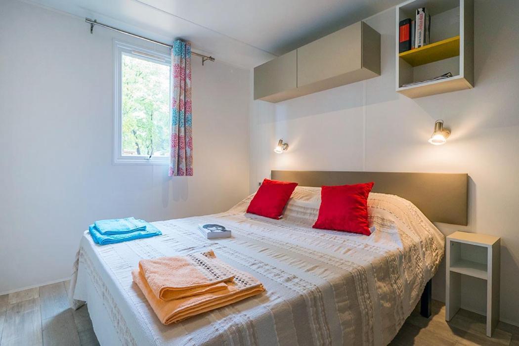 Camping Chateau De Galaure Chateauneuf-de-Galaure Екстериор снимка