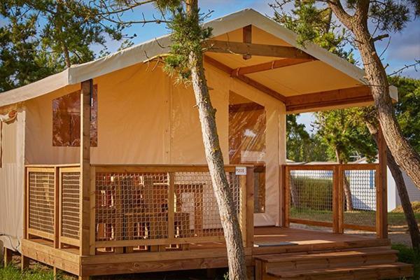 Camping Chateau De Galaure Chateauneuf-de-Galaure Екстериор снимка