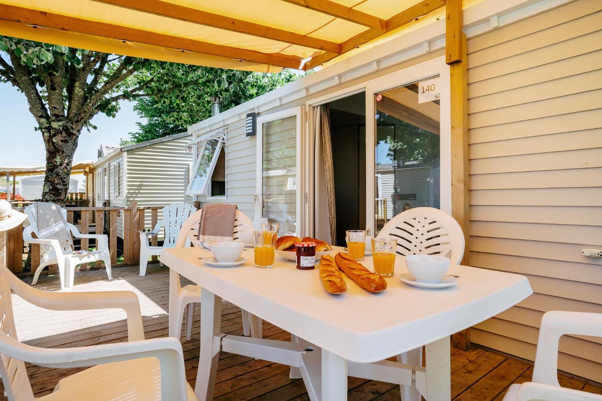 Camping Chateau De Galaure Chateauneuf-de-Galaure Екстериор снимка