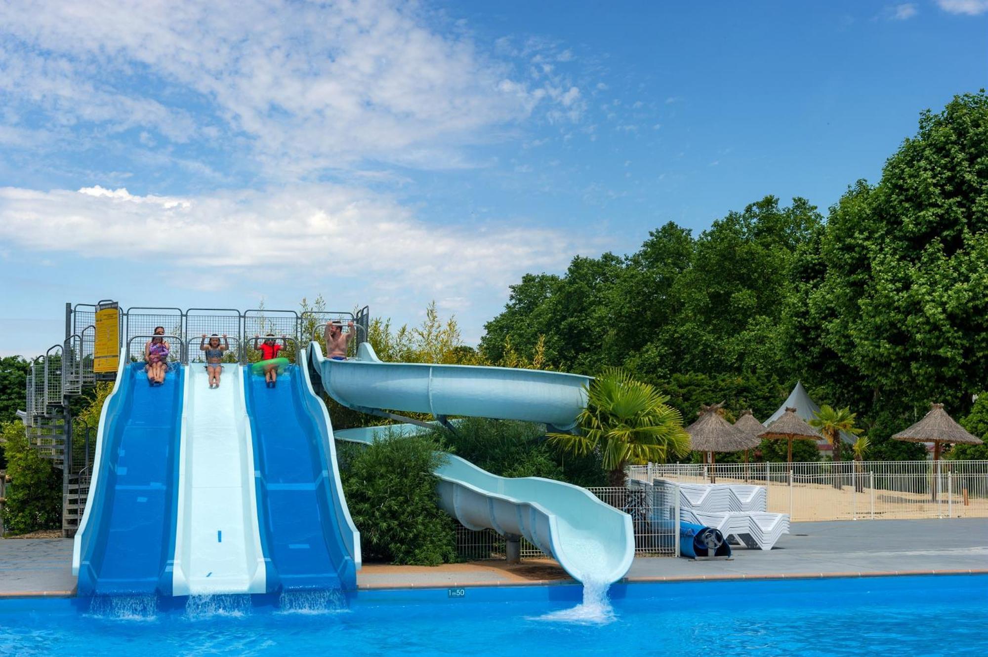 Camping Chateau De Galaure Chateauneuf-de-Galaure Екстериор снимка